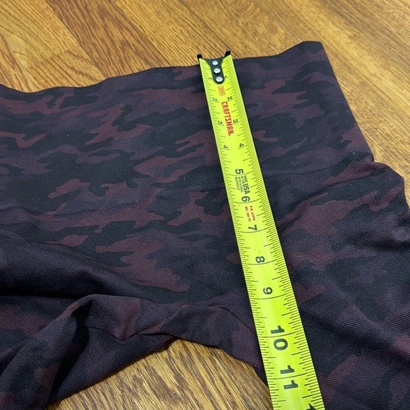 SPANX Look At Me Now Burgundy Seamless Camo Leggings Size Medium - Picture 8 of 12